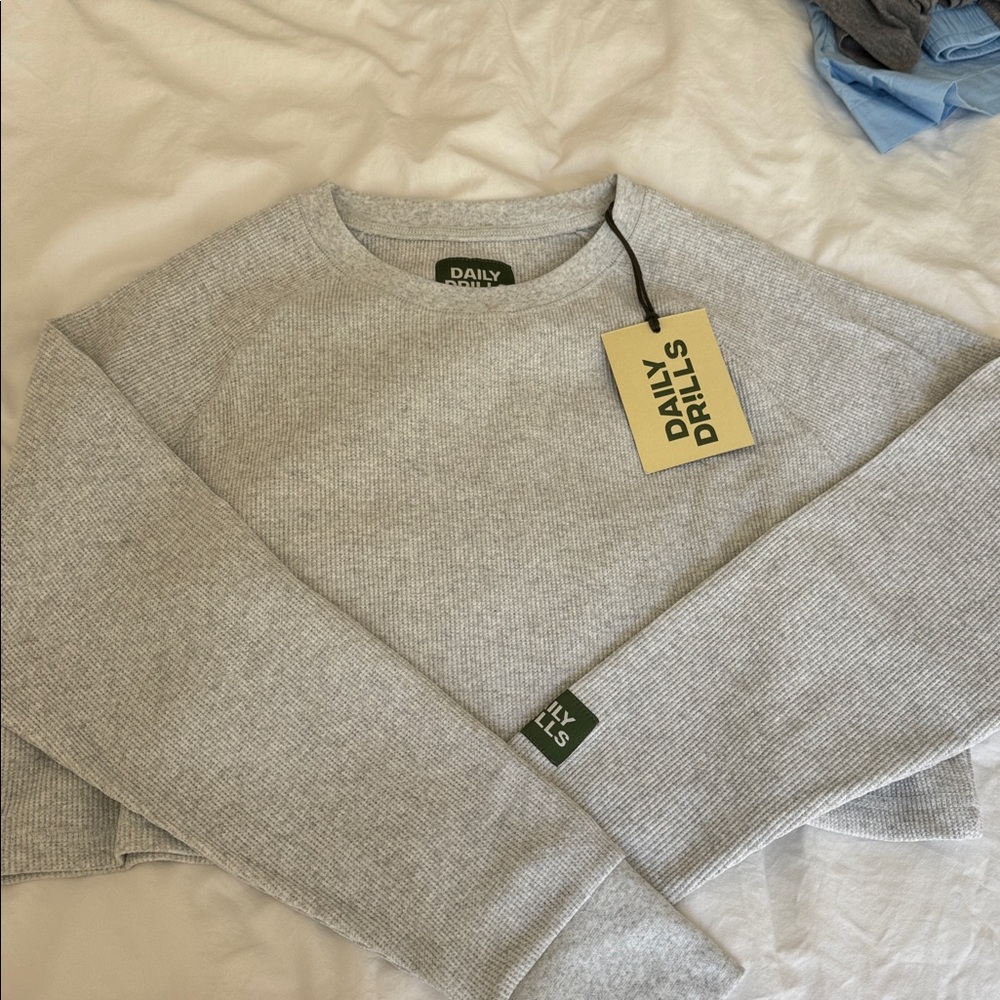 Daily Drills Light Grey Cropped Thermal in XS/S - Picture 3 of 4